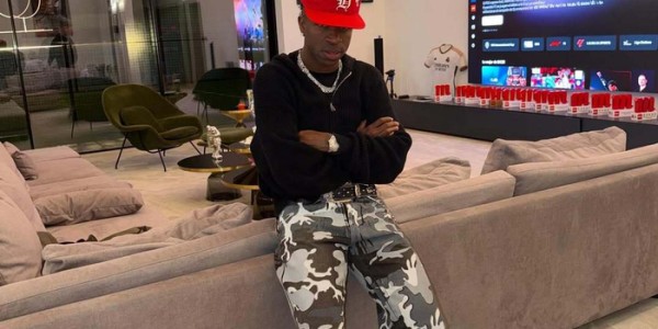 b体育官网-维修斯ins发文引皇马球迷关注|足球|皇家马德里_新浪体育_新浪新闻